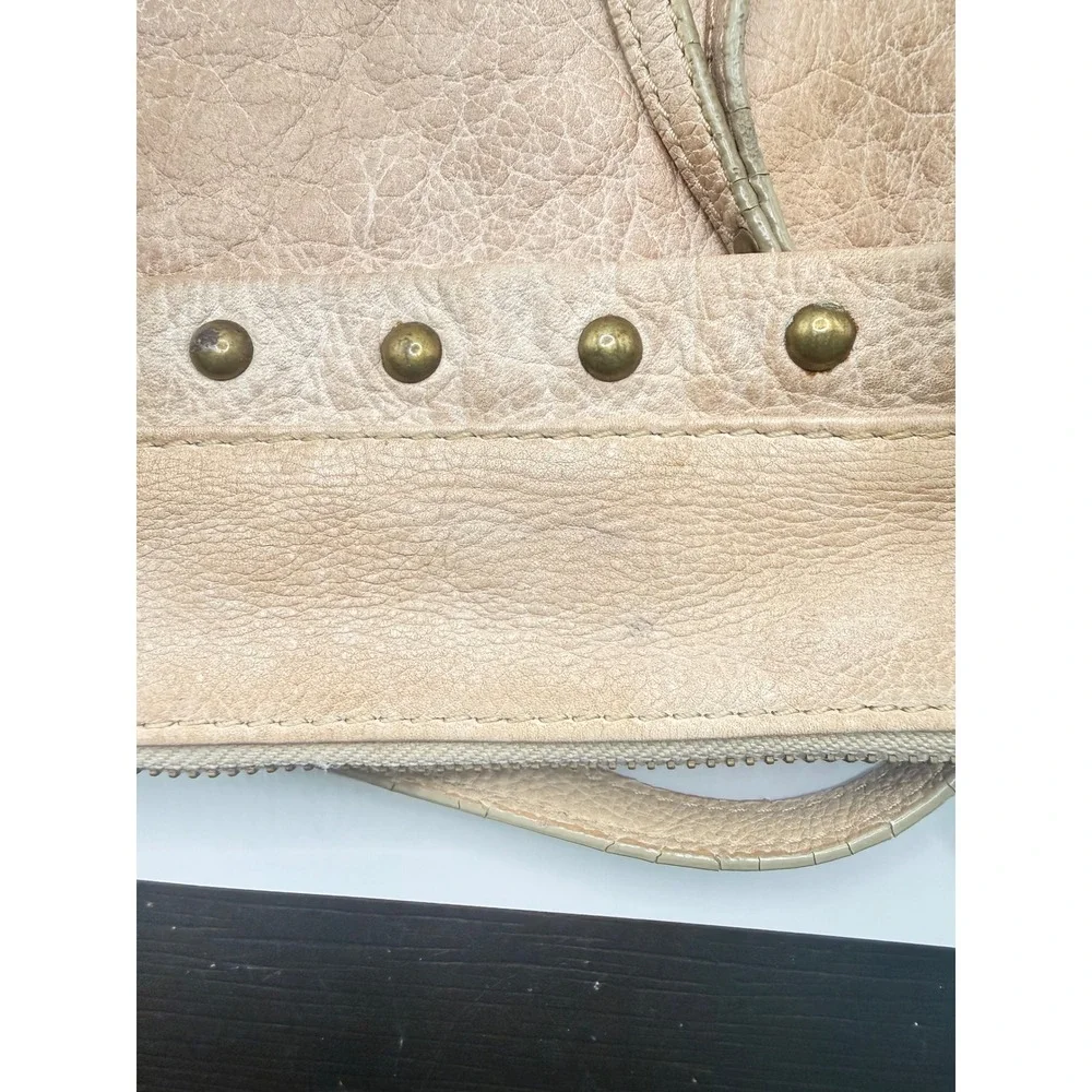 Frye and Co Crossbody Bag Womens Medium Peach Tan Fair Stud Distressed Leather